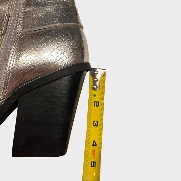 DV BY DOLCE VITA Nilano Metallic Ankle Boot Silver Size 8.5 Western Cowgirl - Picture 8 of 10